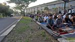 Warga Depok Salat Idul Adha di Jalan Juanda