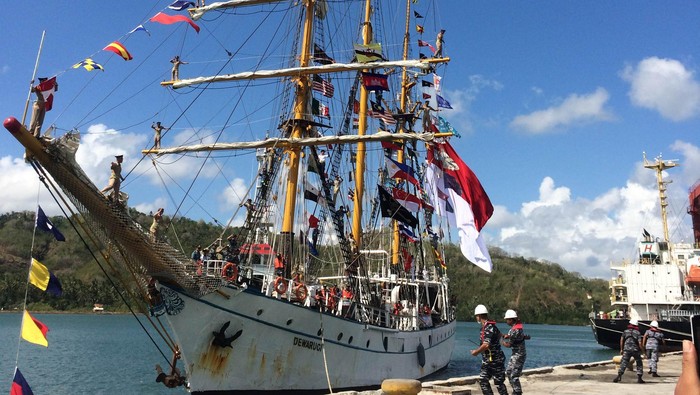 KRI Dewaruci bersandar di Lombok, NTB, Senin (12/9/2016). Foto: Ahmad Masaul Khoiri-detikcom