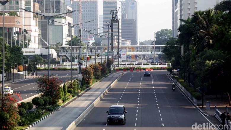 Idul Adha, Jalanan Jakarta Sepi Hari Raya Idul Adha, kondisi lalu lintas di Jakarta terpantau sepi, Senin (12/9/2016). Tak ada kepadatan lalu lintas seperti hari biasa.