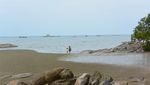 Pantai Tapak Antu di Bangka yang Tak Seseram Namanya