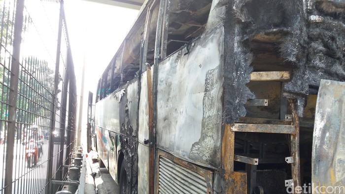 Hangus Terbakar, ini Wujud Bus Budiman yang Diparkir Dekat Tol Kebon Jeruk