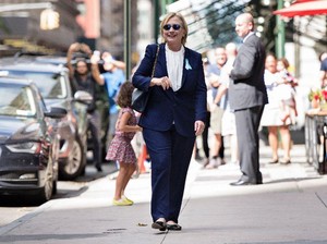 Sakit Saat Hadiri Peringatan 9/11, Dokter: Hillary Clinton Didiagnosa Pneumonia