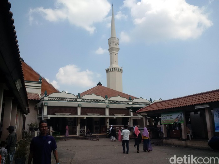 Penjaga Makam Masjid Luar Batang: Sapi Ahok Diterima, Tapi Dialihkan