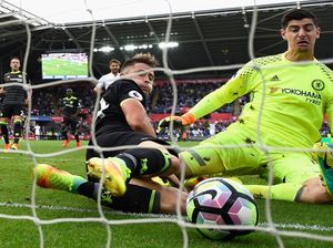 Cahill Kesal Bukan Main dengan Gol Kedua Swansea
