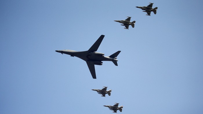 A U.S. Air Force B-1B bomber flies over Osan Air Base in Pyeongtaek, South Korea, September 13, 2016.  REUTERS/Kim Hong-Ji     TPX IMAGES OF THE DAY