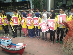 BEM UI Demo di Kemenko Maritim Tolak Reklamasi Teluk Jakarta