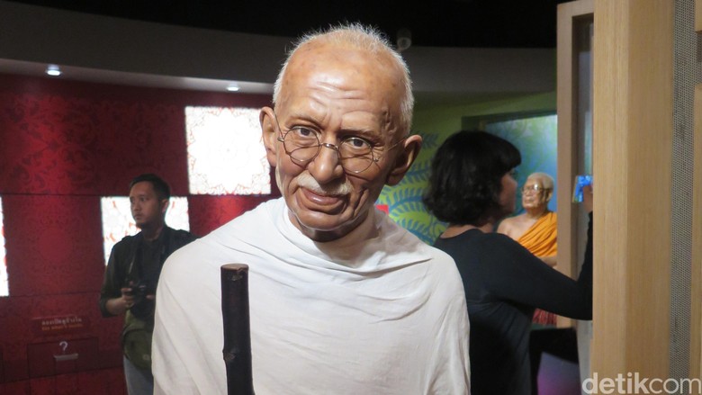 Dianggap Rasis, Patung Mahatma Gandhi di Ghana Diturunkan Dianggap Rasis, Patung Mahatma Gandhi di Ghana Diturunkan