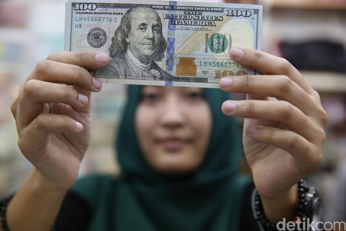 Dolar AS Bergerak di Rp 12.970