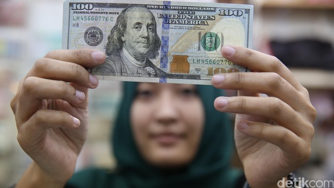 Mulai Jinak, Dolar AS Sudah Turun ke Rp 14.500-an