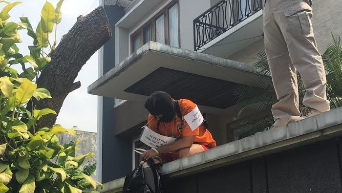 Prarekonstruksi di Rumah PI, AJS Peragakan Curhat dan Menangis di Depan Korban