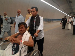 Tim Kesehatan Siapkan Tambahan Kursi Roda Untuk Bantu Jemaah di Mina