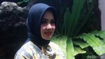 Gaya Syahrini Saat Potong Kurban di Rumahnya