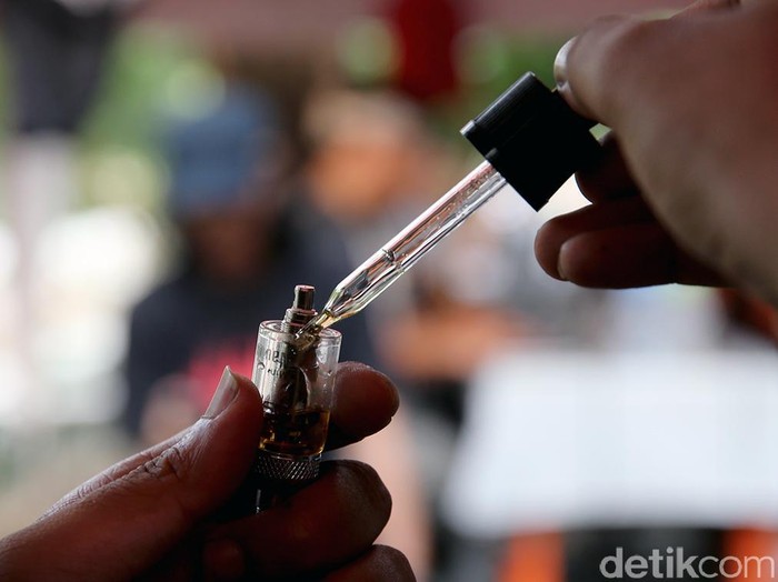 Isi Rokok Elektrik Tertukar dengan Obat Mata, Seorang Wanita Alami Cedera