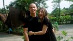 Happy Family! Muhammad Fardhan dan Istri Sumringah Banget