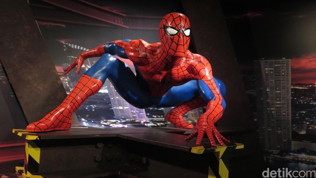 Patung lilin dari Spiderman saat dipamerkan di Museum Madame Tussauds di Bangkok, Thailand.