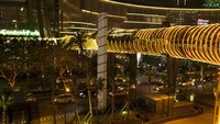 Berada di area mall Central Park di Jakarta Barat, jembatan tersebut memang baru diresmikan dan menjadi penghubung menuju mall Neo Soho yang juga baru diresmikan pada Jumat pekan lalu (Randy/detikTravel)