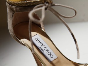Label Sepatu Jimmy Choo Dipidanakan oleh Pendirinya Sendiri