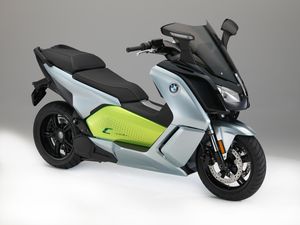 Skuter Listrik BMW Pakai Baterai Milik BMW i3
