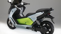 Dengan baterai yang baru ini, motor bisa menjelajah sampai 99 mil atau sekitar 160 km, waktu pengecasan mencapai 9 jam dengan 110 V dan 3,5 jam dengan listrik bertegangan 220 V. Foto: Pool (Visordown)