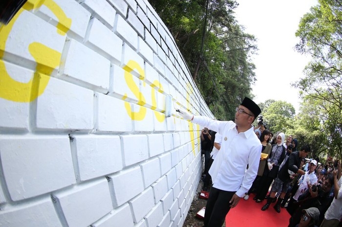 Ridwan Kamil Ajak Seniman Lukis Tembok di Bandung