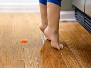 Seperti Ada Cacing Putih di Kotoran Si Kecil, Harus Bagaimana?