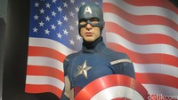 Tak mau kalah, Captain Amerika juga unjuk gigi.