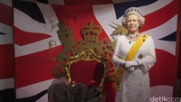 Ratu Elizabeth II dari Britania Raya.