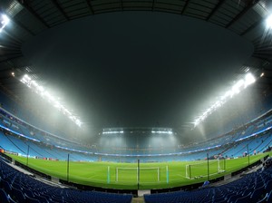 City vs Gladbach Ditunda Sehari