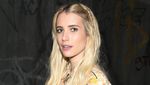 Gaya Bohemian Emma Roberts dengan Busana Seperti Motif Batik