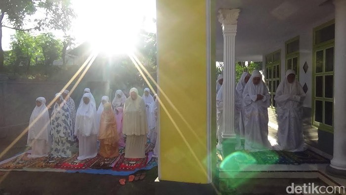 Jamaah Aboge Laksanakan Salat Idul Adha Hari Ini