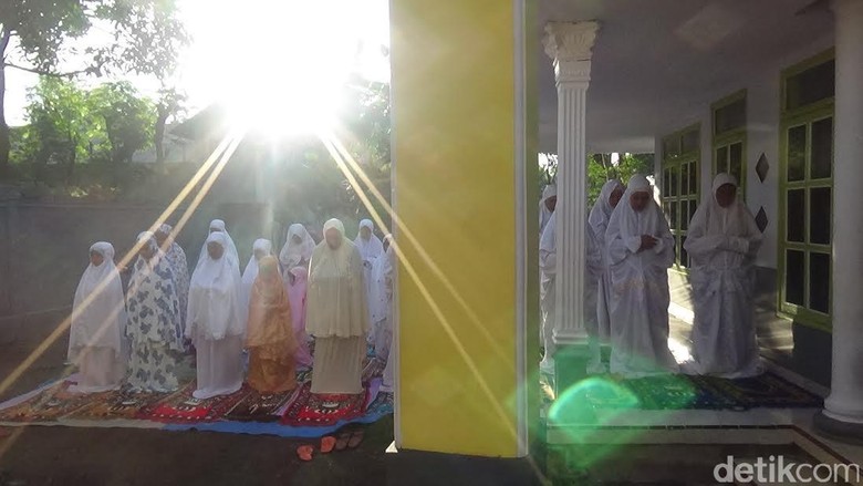 Jamaah Aboge Laksanakan Salat Idul Adha Hari Ini