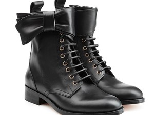 Cara Mencegah Kaki Lecet Saat Pakai Sepatu Boot Baru