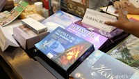 Pengakuan pemilik klinik obat-obatan dan alat kesehatan itu dibeli melalui sales atau detailer.
