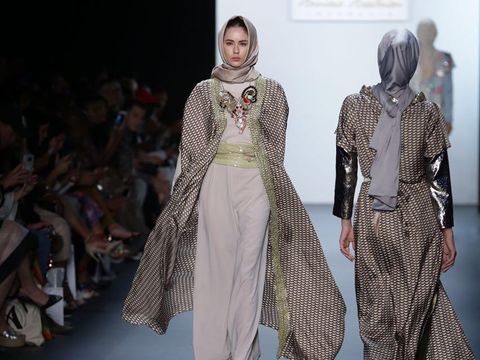 Anniesa Hasibuan Pasarkan Koleksi Busana di Debenhams dan Metro Dept. Store