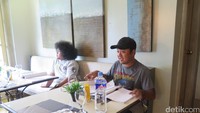 Diangkat dari novel best seller karya Trinity, film garapan sutradara Rizal Mantovani itu mengambil lokasi syuting ditempat-tempat seru seperti Casa Roces, restoran di Filipina.
