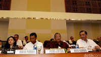 (Ki-ka) Menko Pembangunan Manusia dan Kebudayaan Puan Maharani, Menko Polhukam Wiranto, Menko Perekonomian Darmin Nasution, dan Menko Maritim Luhut Panjaitan rapat dengan Banggar DPR.