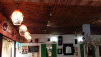 Dapur Betawi berlokasi Jl. Karang Tengah Raya dekat perumahan Villa Cinere Mas. Rumah makan ini memasang spanduk bertuliskan Makanan Terlangka di Dunia. Suasana Betawi begitu terasa di sini.