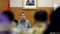 Chairul Tanjung merasa senang penandatanganan MoU itu bisa terealisasi. Dia berharap Kemendikbud melakukan berbagai perbaikan di SMK untuk meningkatkan kualitas SDM.