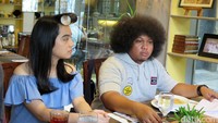 Penasaran bagaimana serunya proses syuting film Trinity, The Nekad Traveler? Simak beritanya di detikHOT!