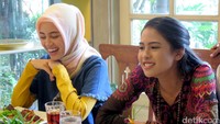 Film ini diisi oleh Maudy Ayunda serta Anggika Bosterli.