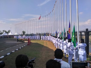 102 Anggota Paskibraka Iringi Prosesi Pengibaran Bendera Peserta PON di GBLA