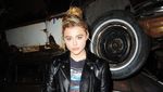 Usai Putus, Chloe Grace Moretz Tampil Nge-rock