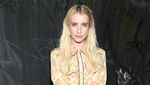 Gaya Bohemian Emma Roberts dengan Busana Seperti Motif Batik