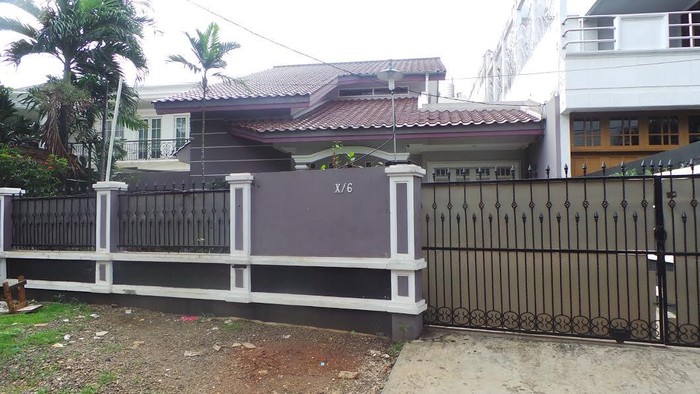 Cerita Bagi-bagi Sembako dan Amplop di Sarang Narkoba Gatot Brajamusti