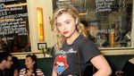 Usai Putus, Chloe Grace Moretz Tampil Nge-rock