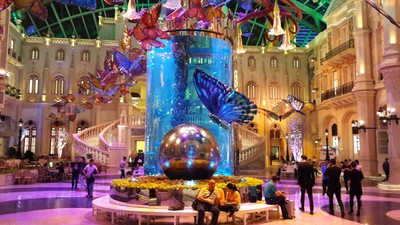 Penampakan Akuarium Hotel Raksasa di Macau