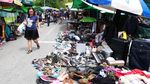 Pasar Loak di Negeri Seribu Satu Larangan