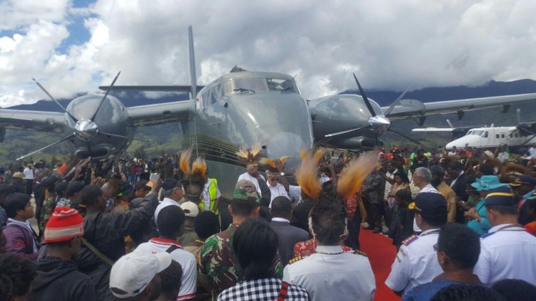 Hore! Setelah Pom Bensin, Kini Kabupaten Puncak Papua Punya Pesawat Hore! Setelah Pom Bensin, Kini Kabupaten Puncak Papua Punya Pesawat