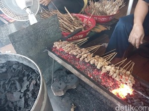 Warung Sate Ondomohen Pelopor Sate Klopo di Surabaya