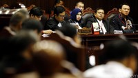 Basuki Tjahaja Purnama (Ahok) hadir dalam sidang lanjutan MK tentang uji materi Pasal 70 ayat 3 Undang-Undang Nomor 10 Tahun 2016 Tentang Pilkada.